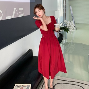 红色法式复古赫本风方领连衣裙女夏季2024新款泡泡袖显瘦气质裙子