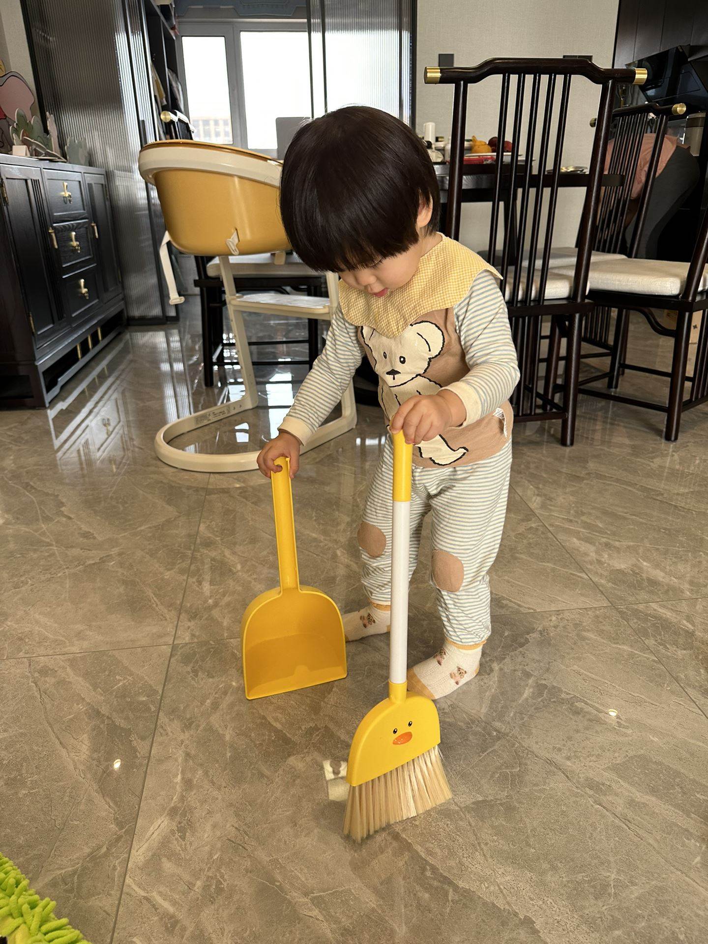 逸捷家居日用蛋黄鸭扫帚儿童拖布簸箕宝宝吸尘器扫把益智玩具套装