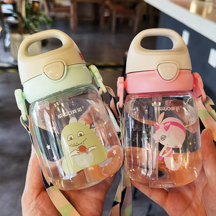 儿童吸管水杯背带式小巧外出便携幼儿园宝宝学生上学专用塑料杯子