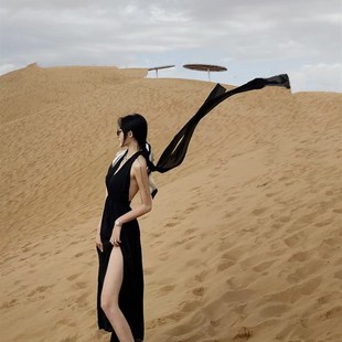 新品旅游拍照好看的裙子沙漠度假黑色旅游海边洋装夏季沙滩裙女超