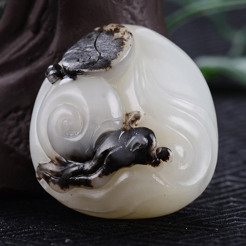 和田玉白玉扭转乾坤挂件 36g 雕刻生动 质地细润