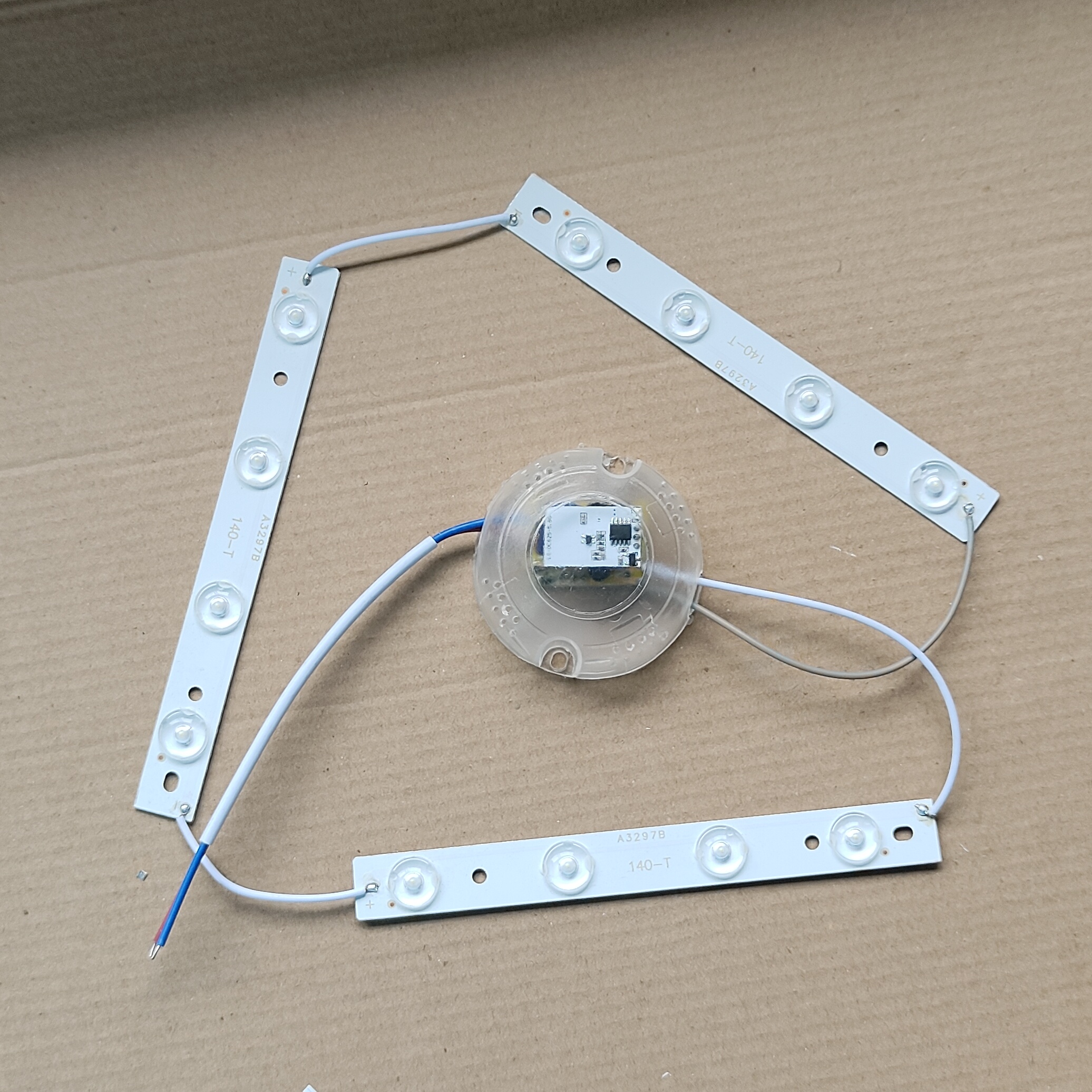 雷达声控感应led吸顶灯替换灯芯节能超薄单色白光透镜光源一拖三