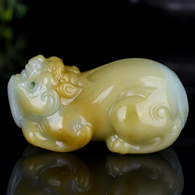 和田玉貔貅摆件
