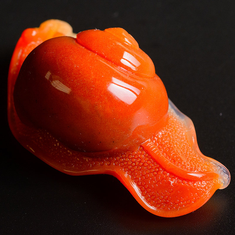 33.3g云南龙陵a黄龙玉【鸡血红蜗牛挂件】4-32