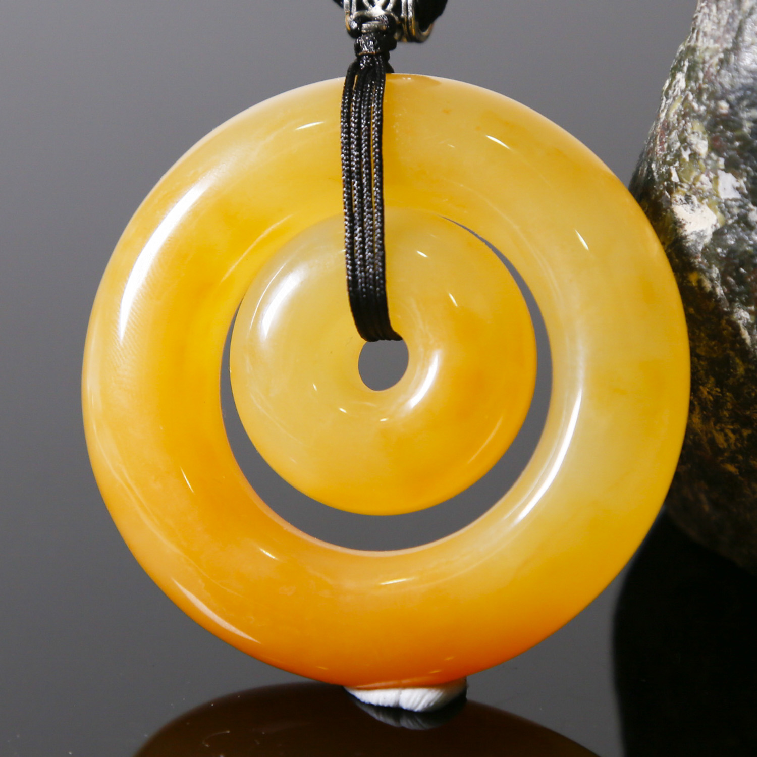 55.60g 精品籽料平安扣挂件 黄龙玉 jfw2-12a0508