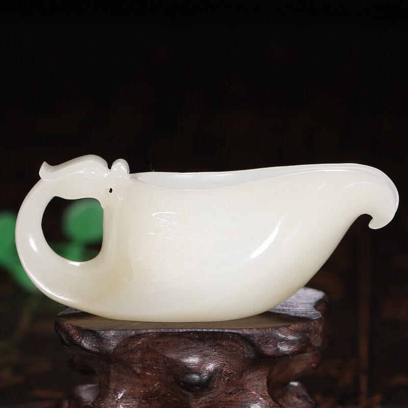 中国玉石雕刻大师【魏玉忠】作品和田玉白玉嚼重39.90克