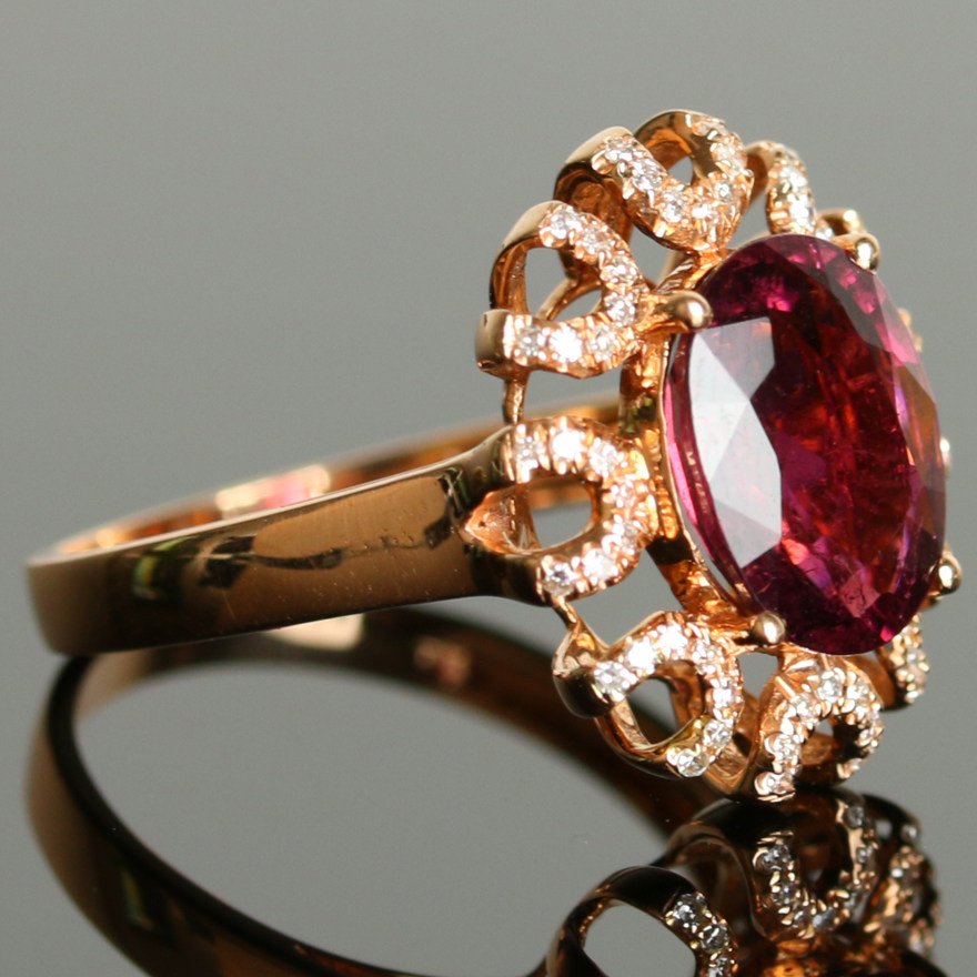 总3.67g 典藏级鸽血红碧玺戒指 239004