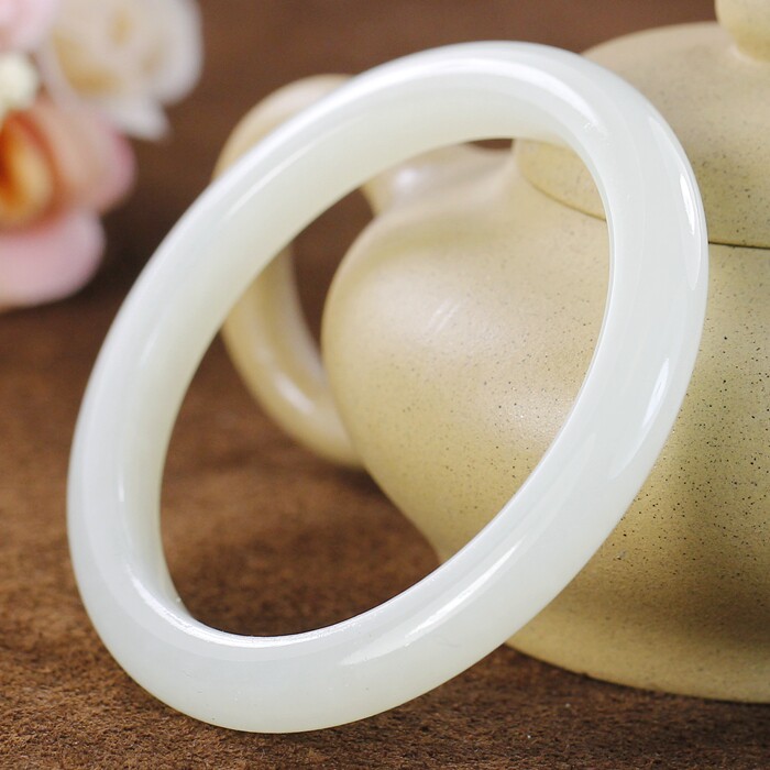 0mm 和田玉手镯 31.7克