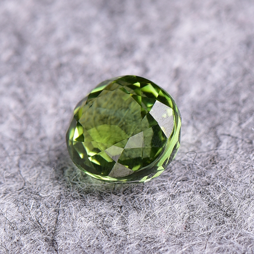 天然绿碧玺戒面裸石重3.1ct 火彩效应全净闪亮电光绿碧玺