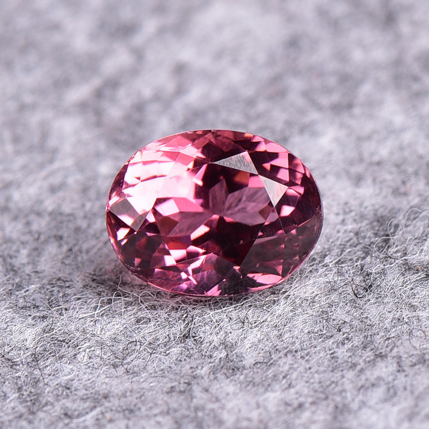 天然红碧玺戒面裸石重4.05ct 火彩效应全净闪亮红碧玺