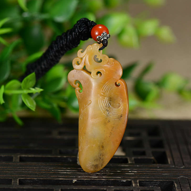 省级玉雕大师李先锋作品 和田玉 龙纹仿古件 21g