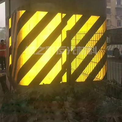 黄黑斜纹铝背基反光膜隧道口立面标记收费站护栏防撞桥墩工程级膜