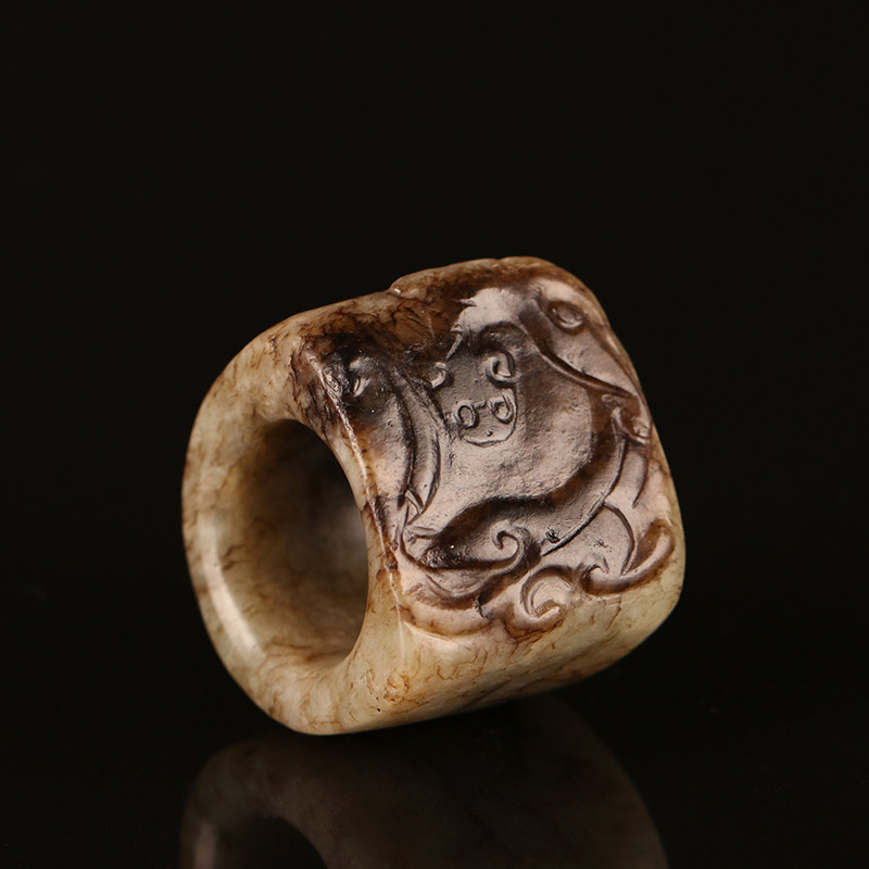 a 1005(现代仿古) 和田玉夔龙纹扳指