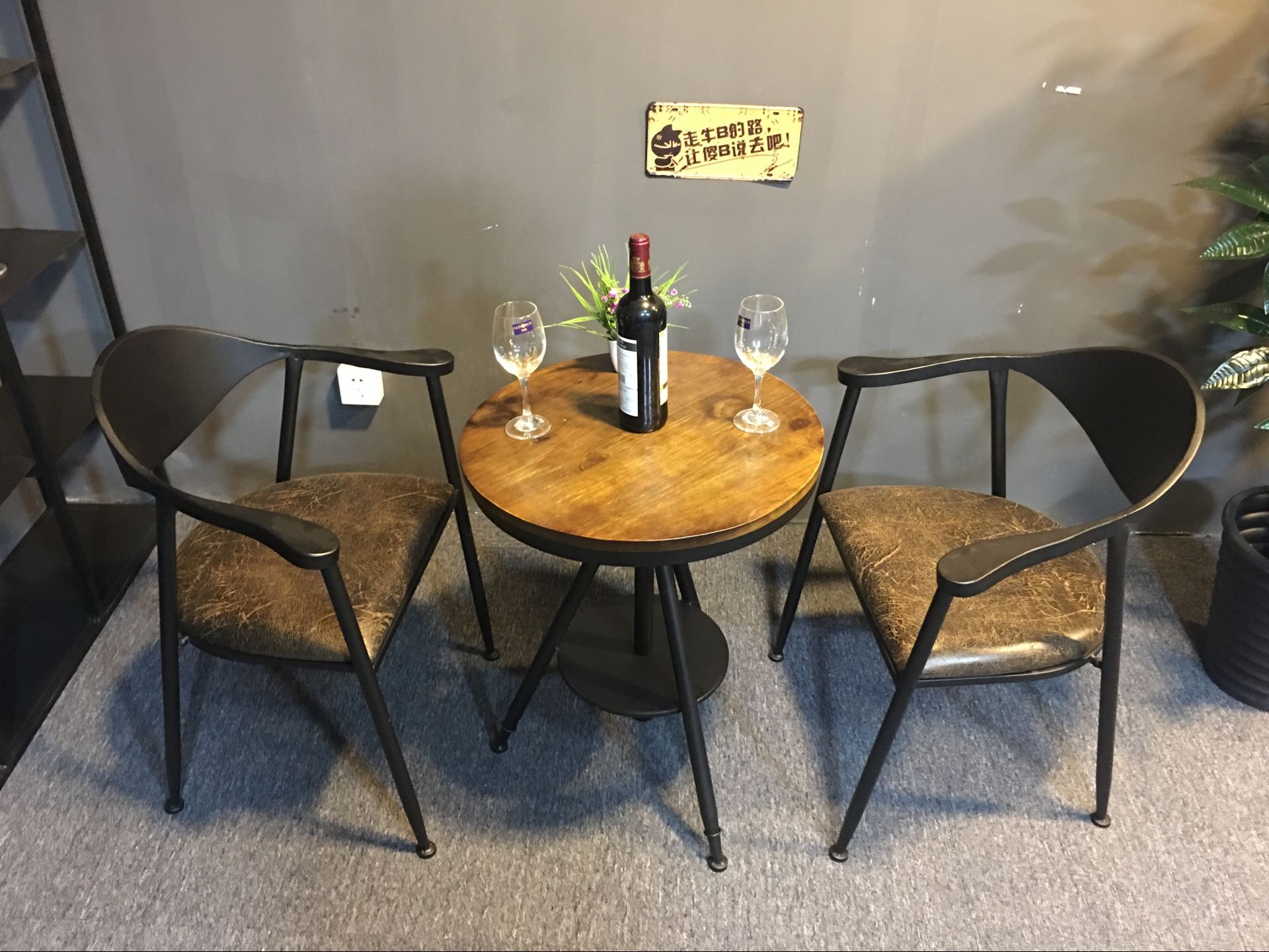 实木复古铁艺咖啡厅阳台桌椅户外休闲小圆餐桌椅组合奶茶店洽谈在类目 住宅家具, 户外/庭院家具, 桌椅套件中 - 来自Buy2taobao.com提供专业的淘宝代购服务