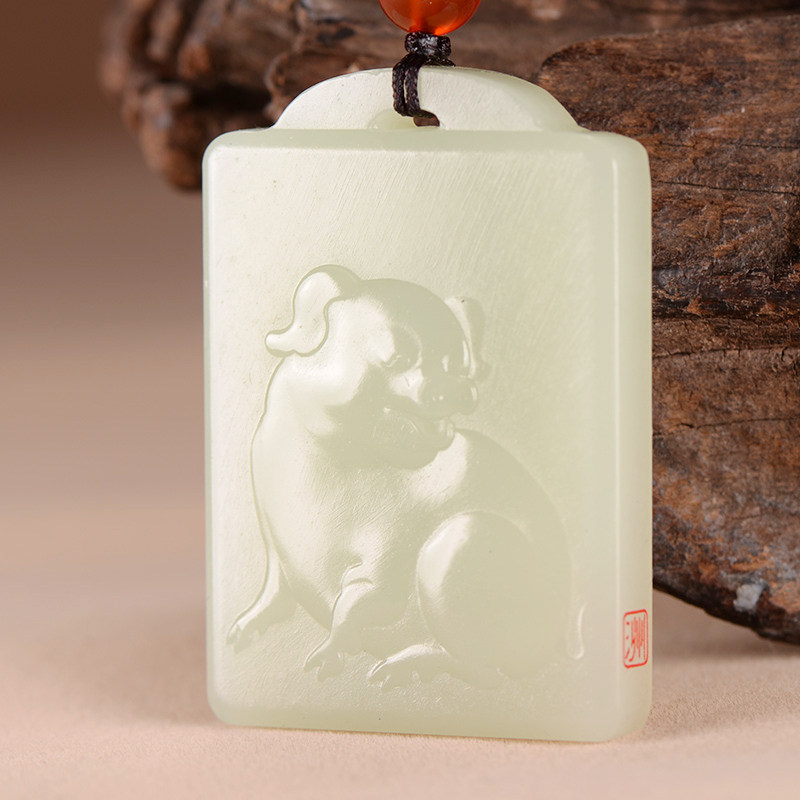 新疆玉石雕刻大师王万洲 和田玉福猪挂件39.22克