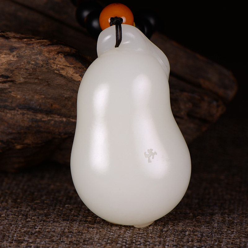 玉雕名家王万洲 和田玉 瓜果 羊脂白玉 瓜果挂件 117g