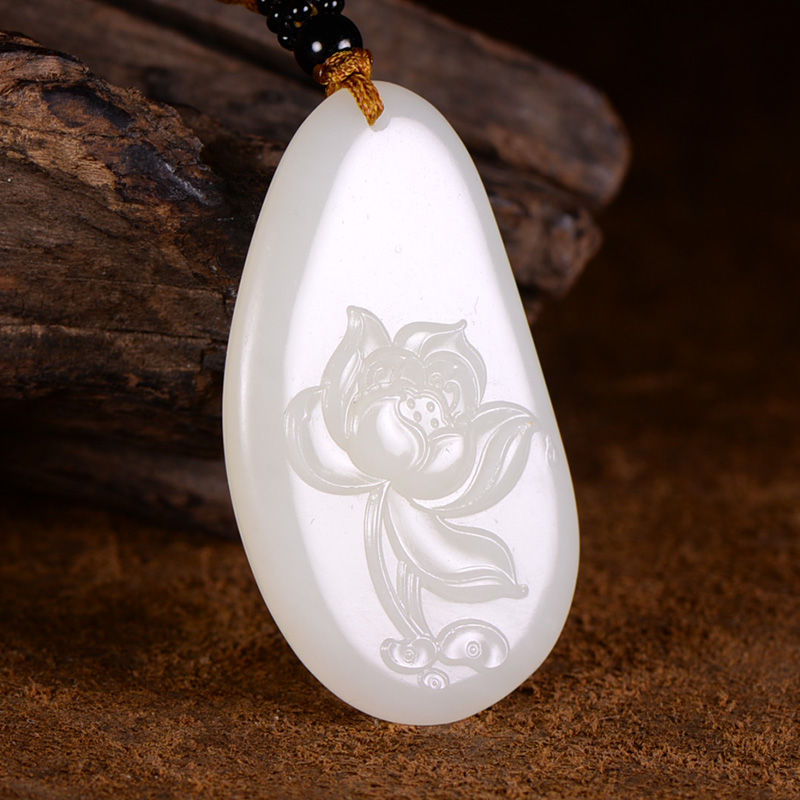 玉雕名家王万洲 和田玉羊脂白玉莲花挂件 31.22克