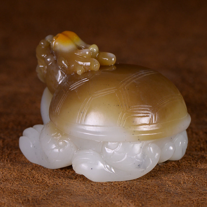 玉雕名家王万洲 和田玉糖白玉龙龟手把件 136.49克
