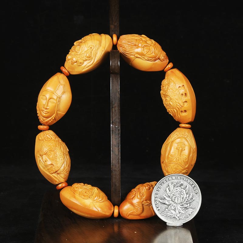 8x2.7《西游记》核雕师 朱海华