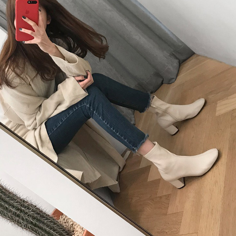 匠狐恋时尚女鞋的优惠券大全—短靴女2020秋冬款高跟网红米白色瘦瘦靴
