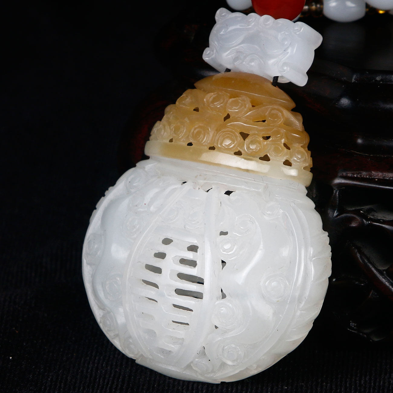 国家级玉雕大师【陶虎】作品和田羊脂玉挂件香囊 49克 - 拍卖