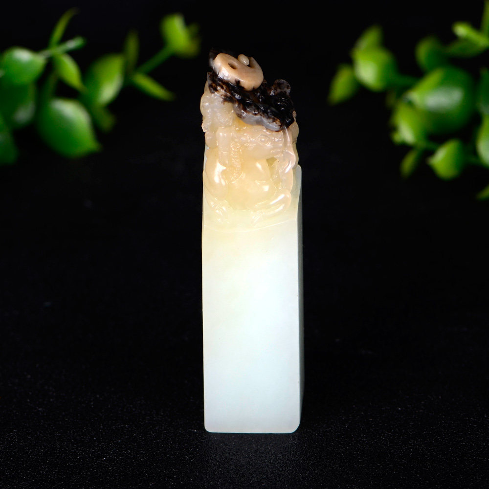 中国玉石雕刻大师【陶虎】工作室白玉样样如意印章