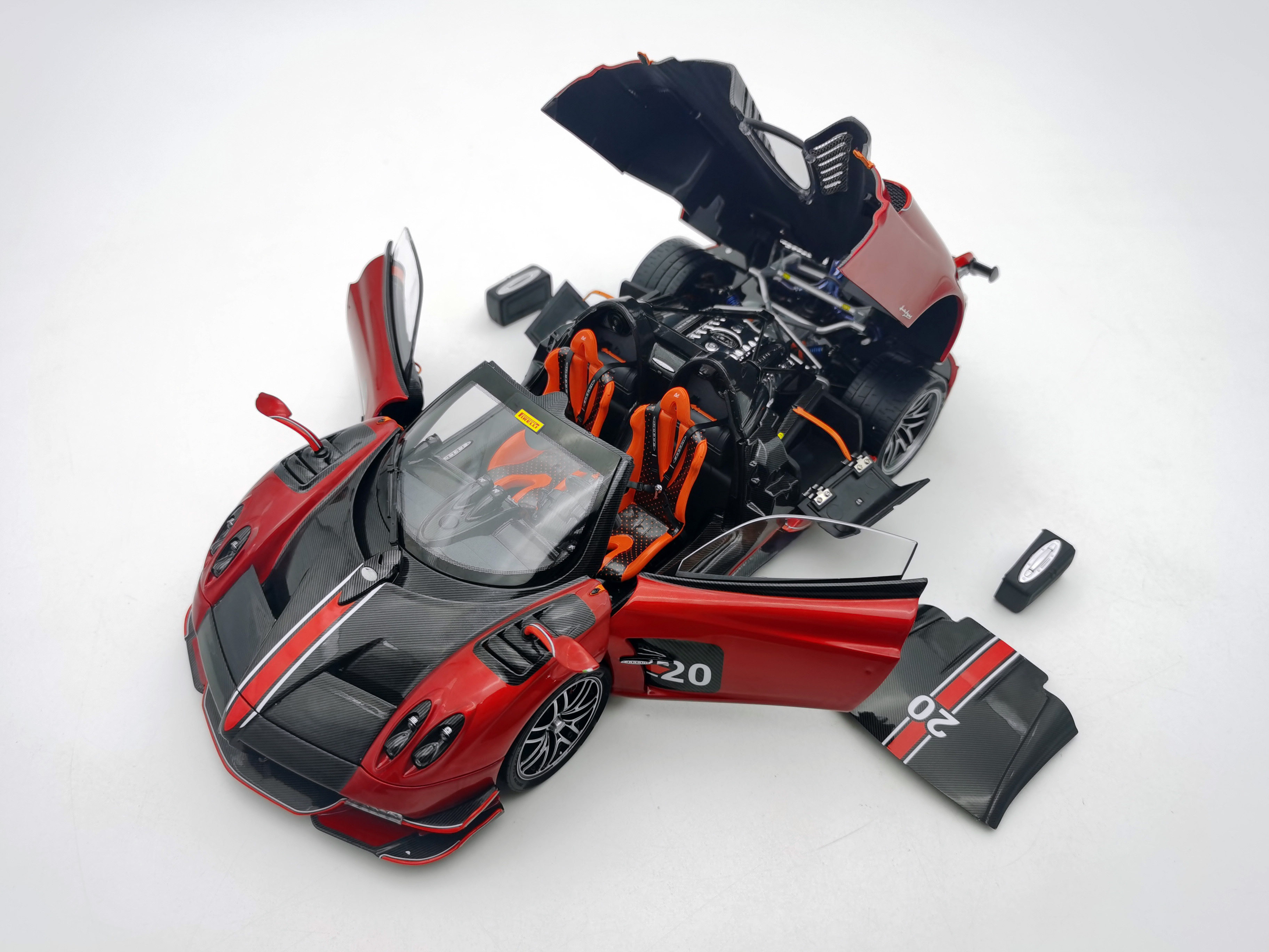 lcd 1:18 pagani帕加尼花雅bc 敞篷合金全开汽车模型超跑收藏摆件