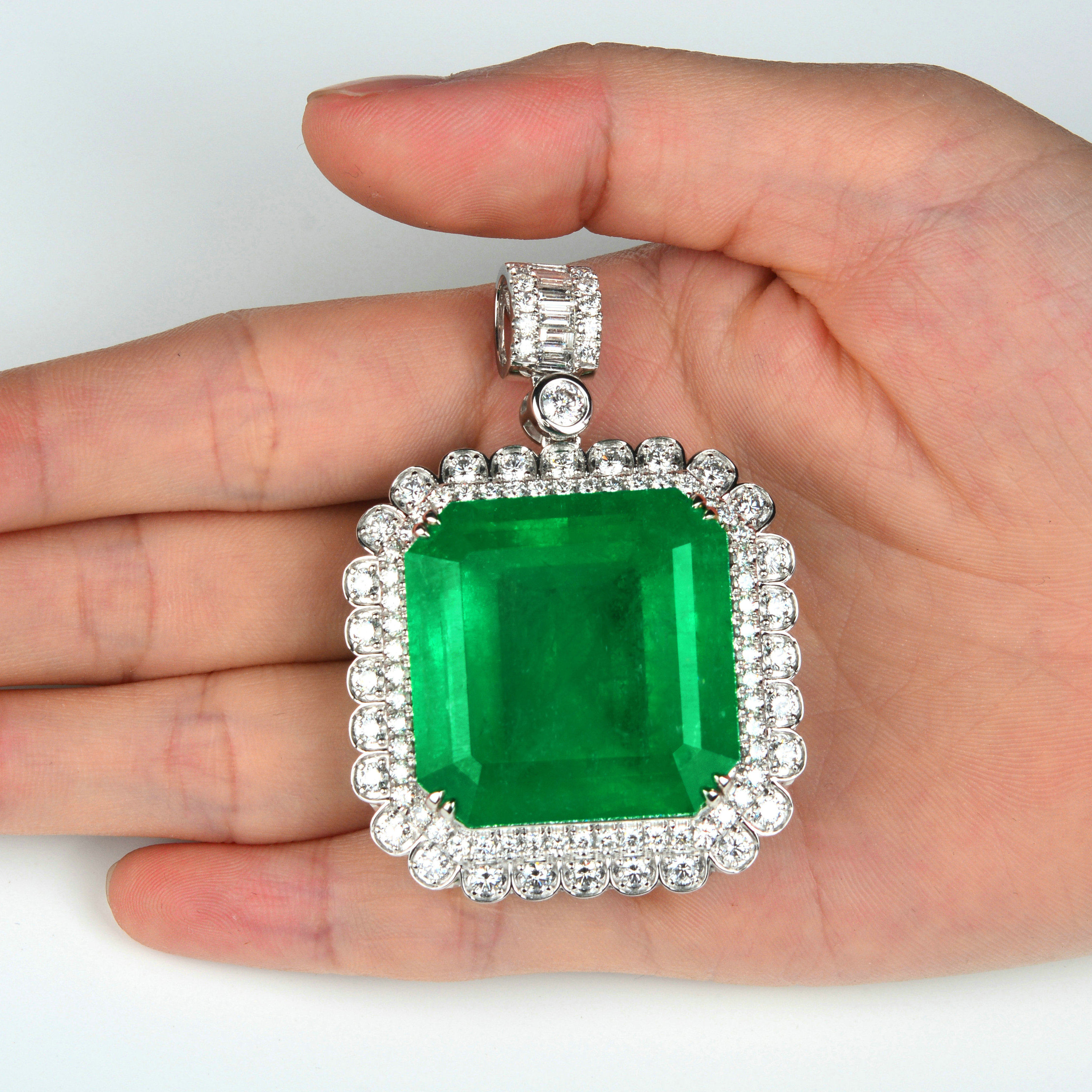 86.56ct grs 哥伦比亚祖母绿吊坠 可观看视频8896