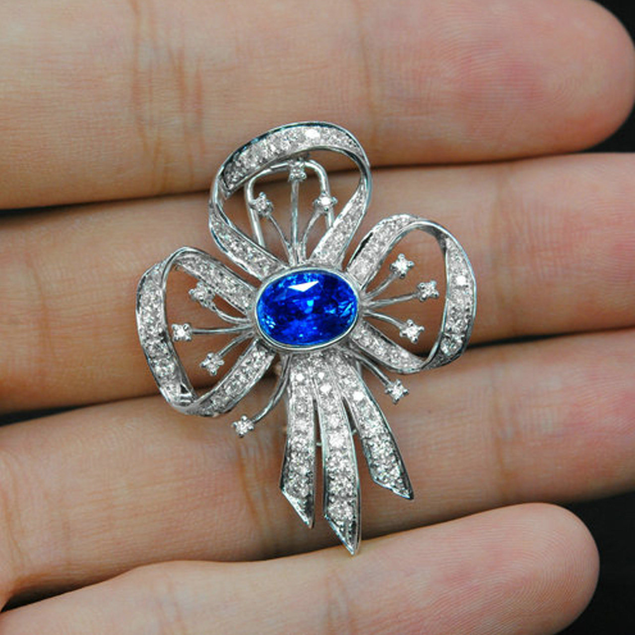 车矢菊蓝宝石胸针吊坠两用款 重7.6273g 18k金镶钻 电脑可看视频