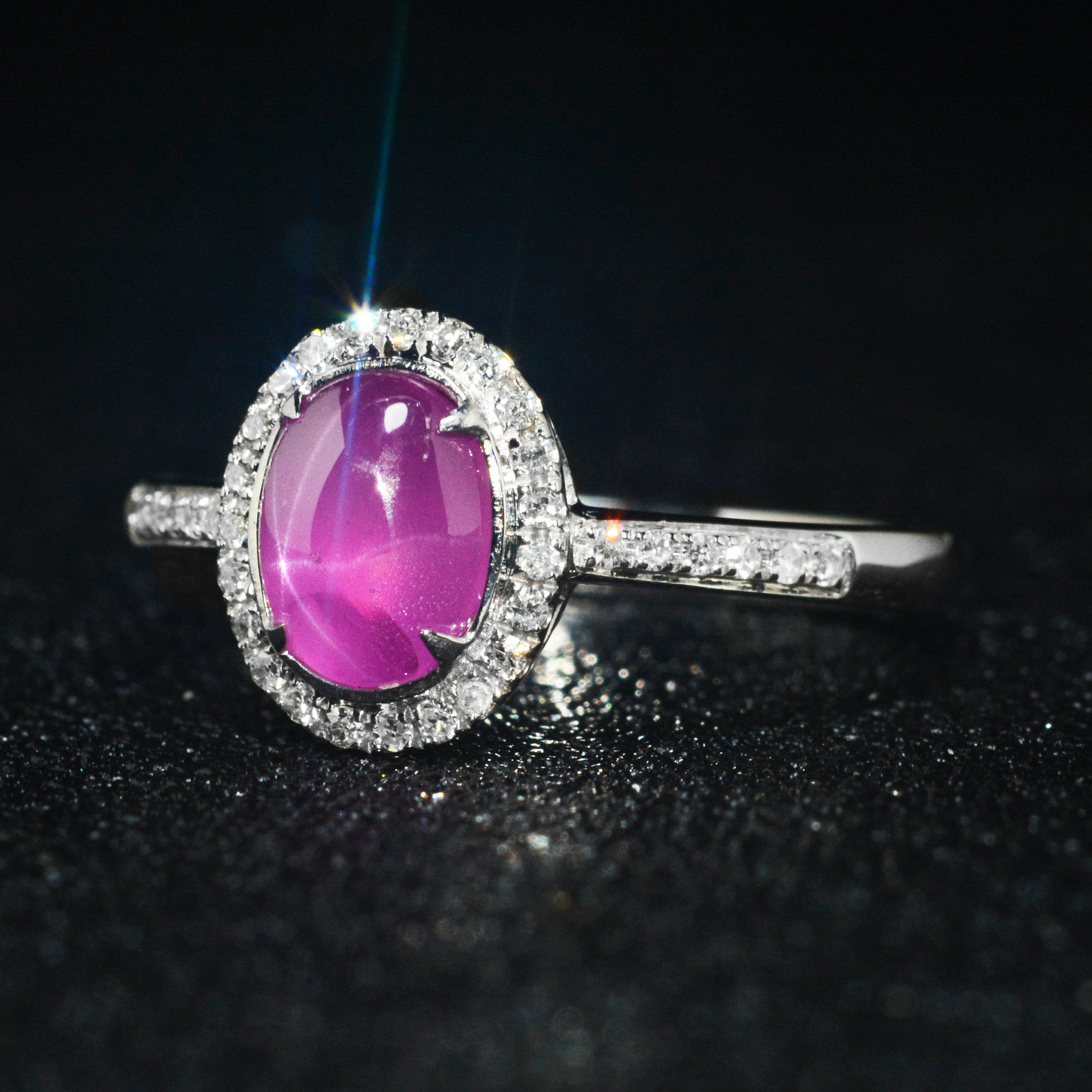 1.65ct 18k金 天然星光红宝石戒指 伴镶钻石 1639