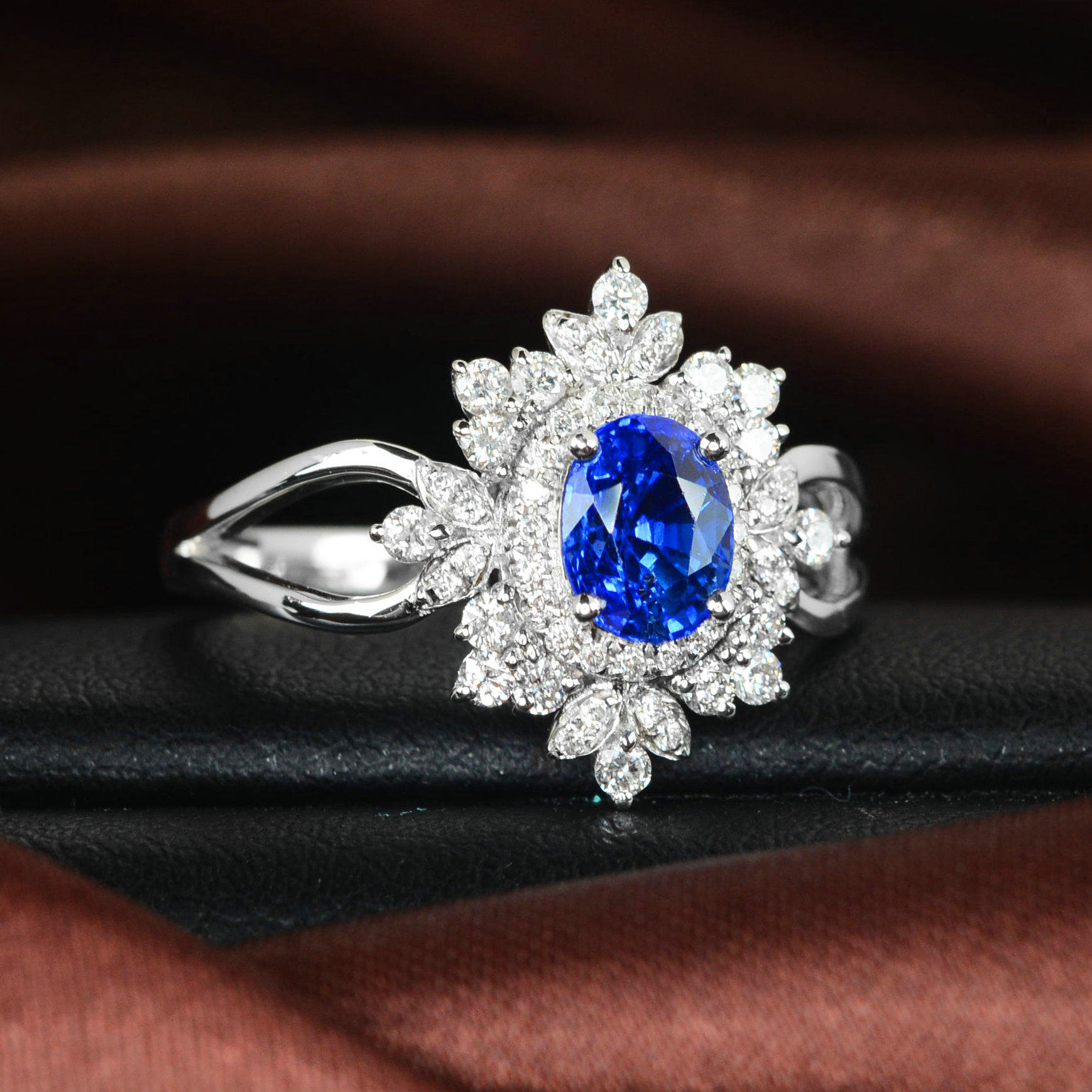 1.17ct 18k金天然蓝宝石戒指 颜色好 火彩好 精致豪镶 5780