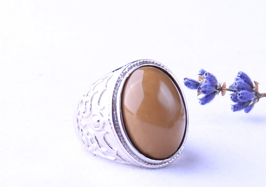 9.84g 纯银镶嵌白根珀戒指 (强荧光)t2-66