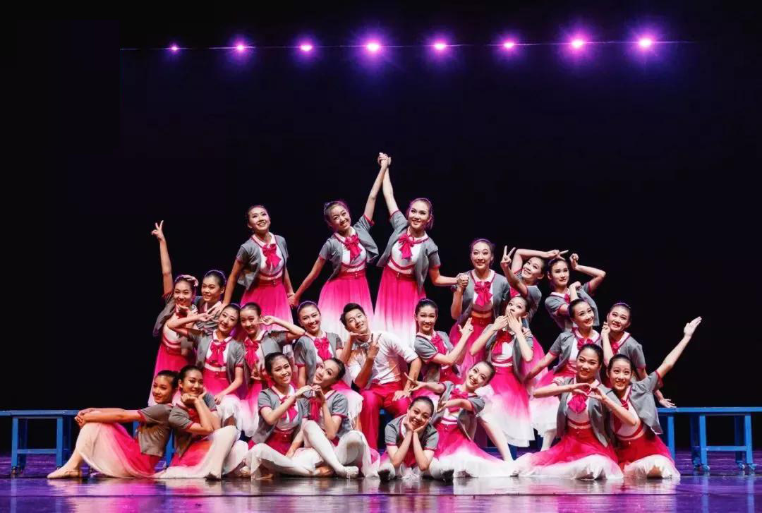 新款青春纪念册舞蹈演出服中小学生合唱服男女现代舞集体表演服装