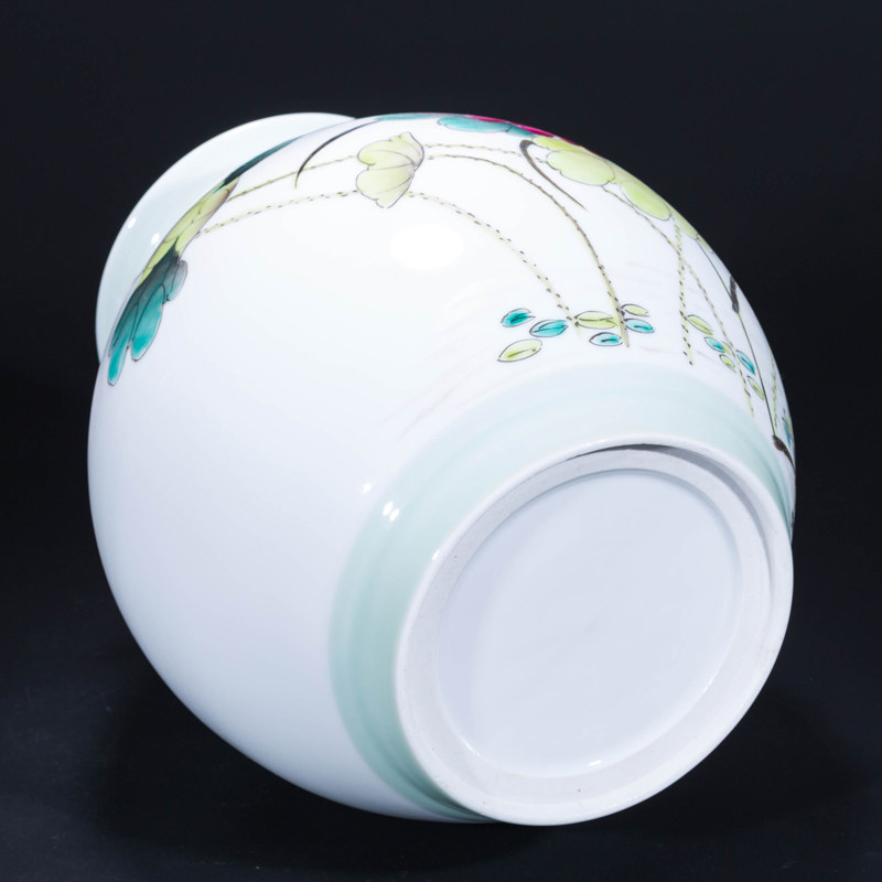 釉上彩荷花瓷瓶