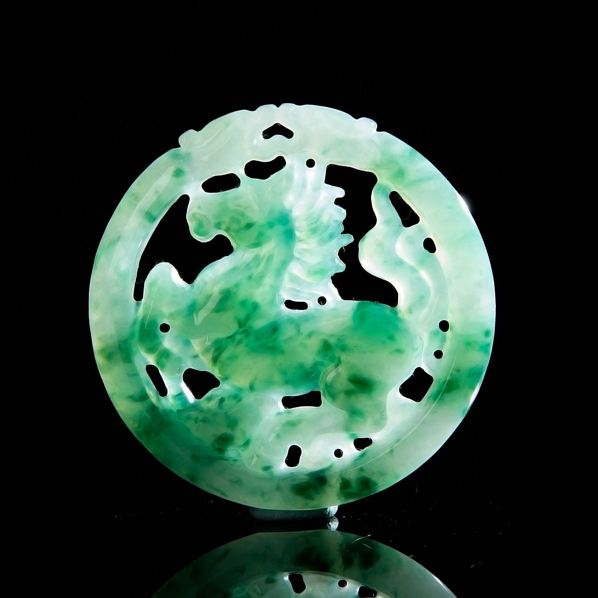 老坑翡翠精雕全飘花靓丽马牌 38.86g