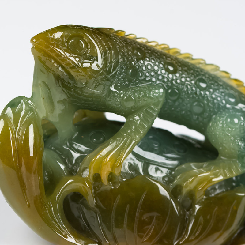 特色天然翡翠双彩蜥蜴手把件今非昔比小摆件 93.49g