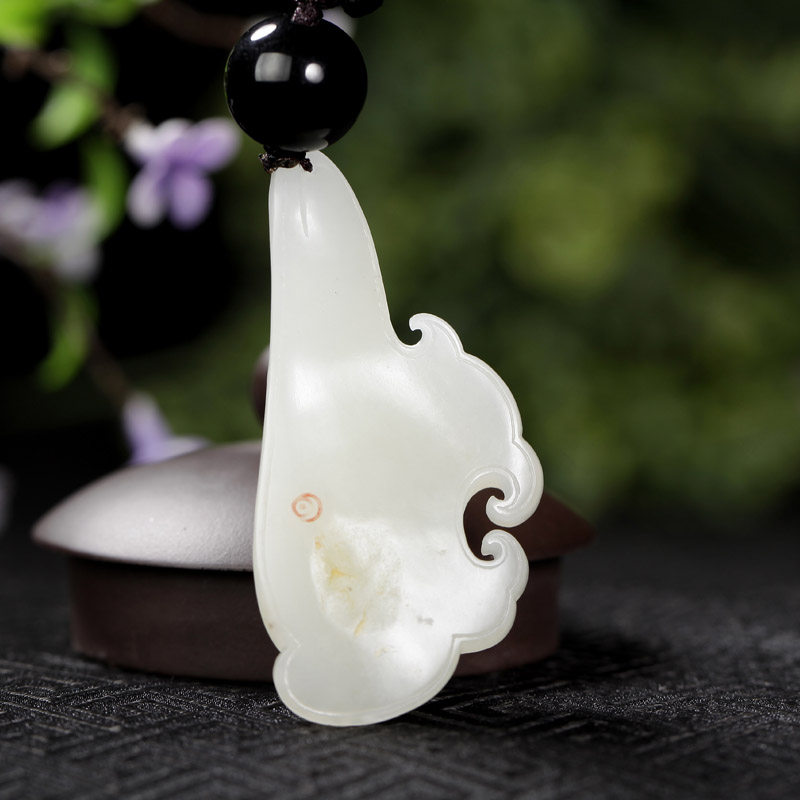 中国玉石雕刻大师周雁明和田玉挂件螭龙 26.7克