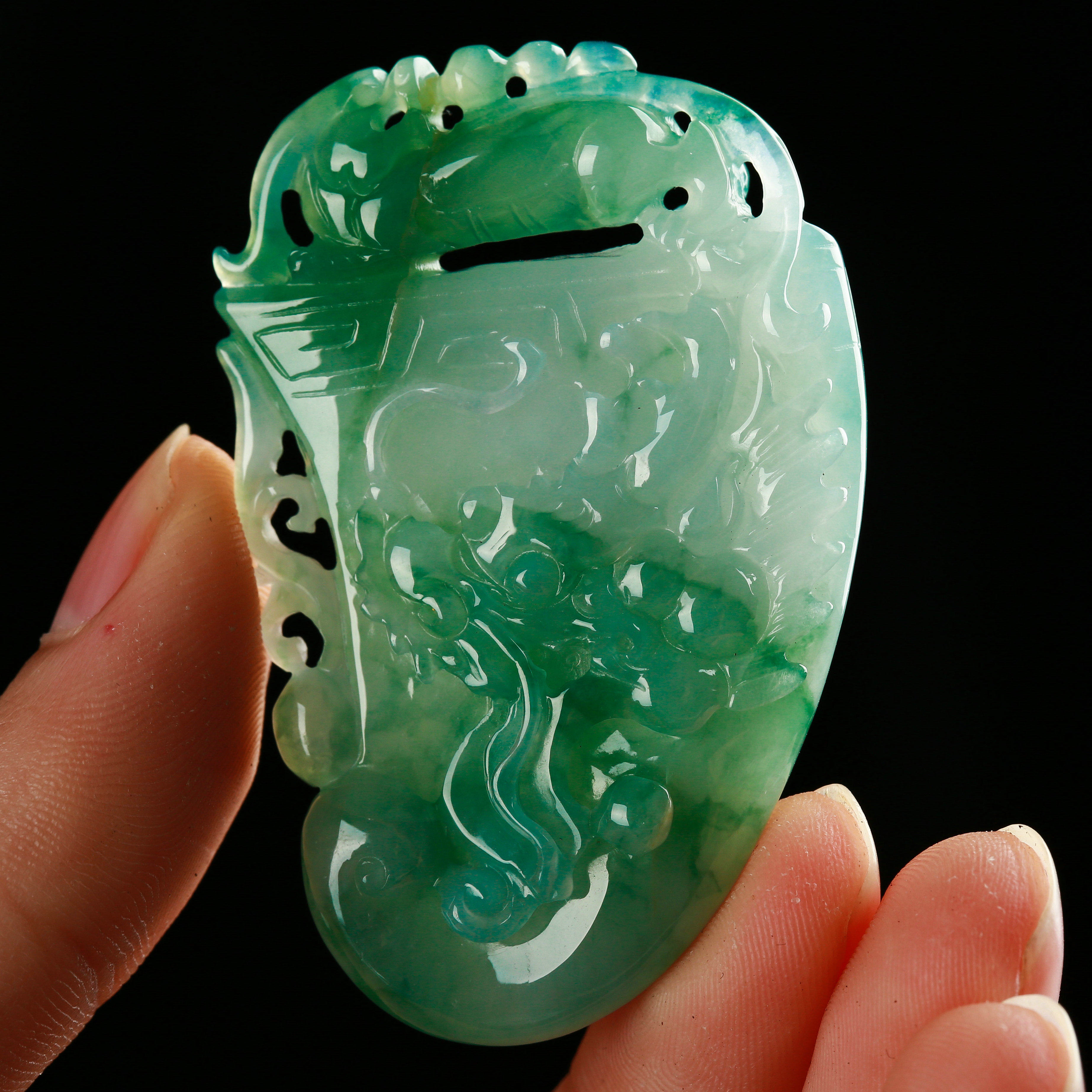 老坑冰糯种水润精雕龙牌吊坠 29.79g