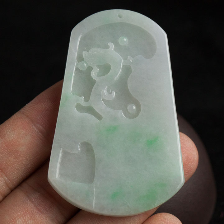 天然翡翠a货精雕古典草龙挂件 32.37g wn27