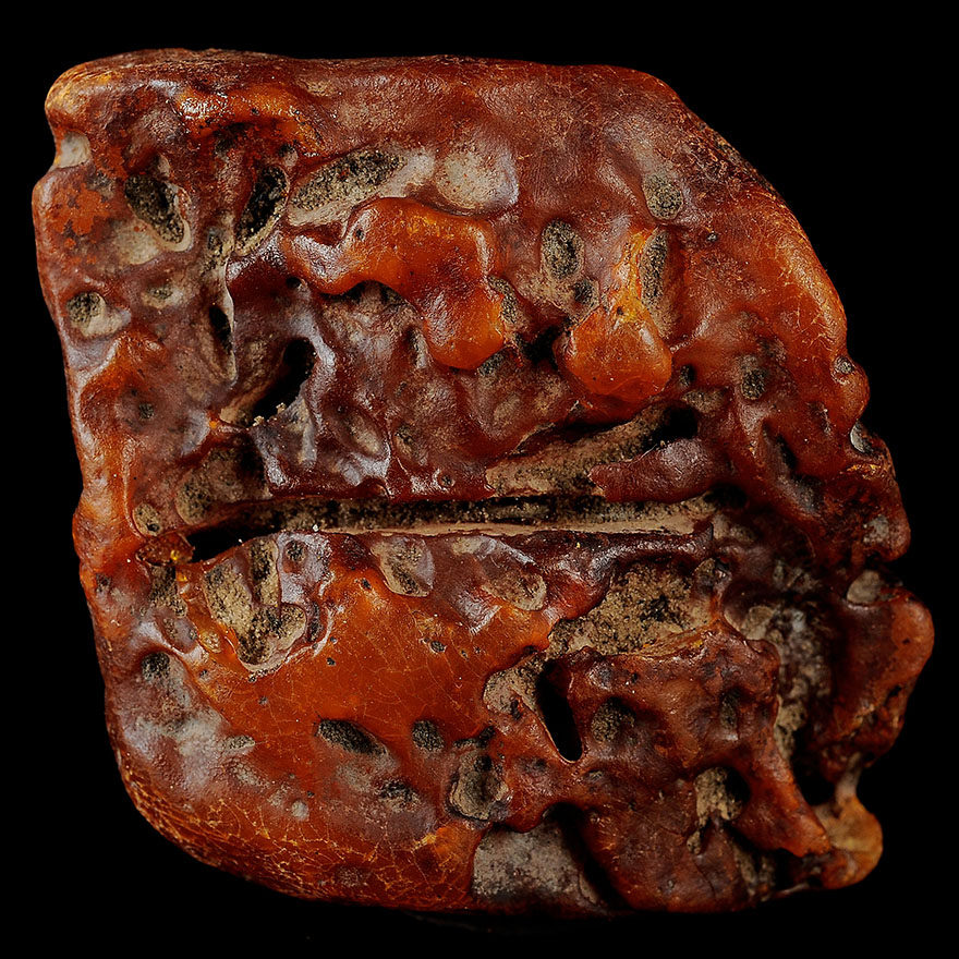 37.60克 带皮琥珀随形原石