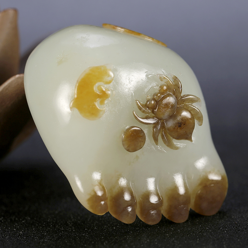 【即刻拍】知足常乐 省级玉雕大师闫小波 和田玉白玉挂件 62.06克