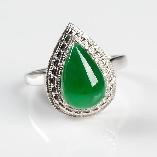 缅甸a货翡翠18k金伴钻豪华镶嵌水滴蛋面戒指3.26克(内径17.2mm)