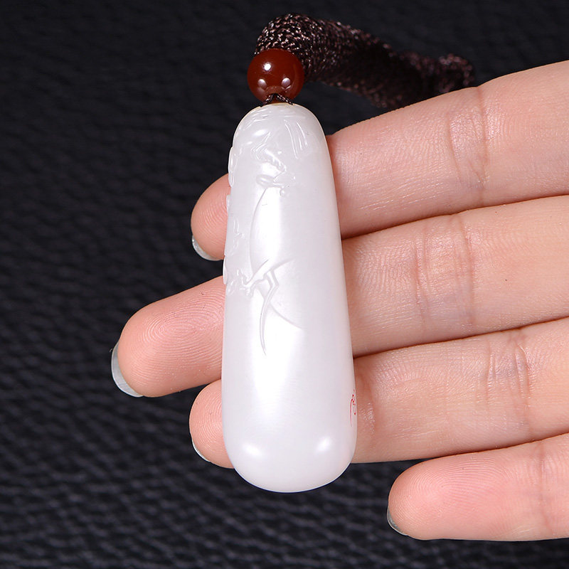 玉雕名家李俊杰作品 和田玉羊脂白玉花好月圆挂件 23g