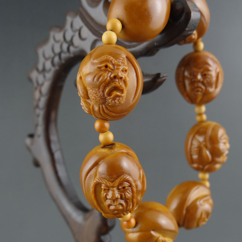 1.8核 核雕师高海《七星罗汉》