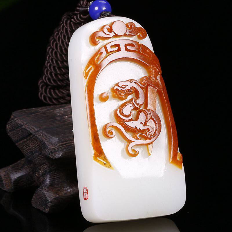 中国玉石雕艺术大师焦展佳作和田玉仿古龙挂件重81.232克