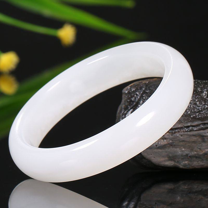 和田玉冰清玉洁手镯 重47克 内径54mm宽13mm