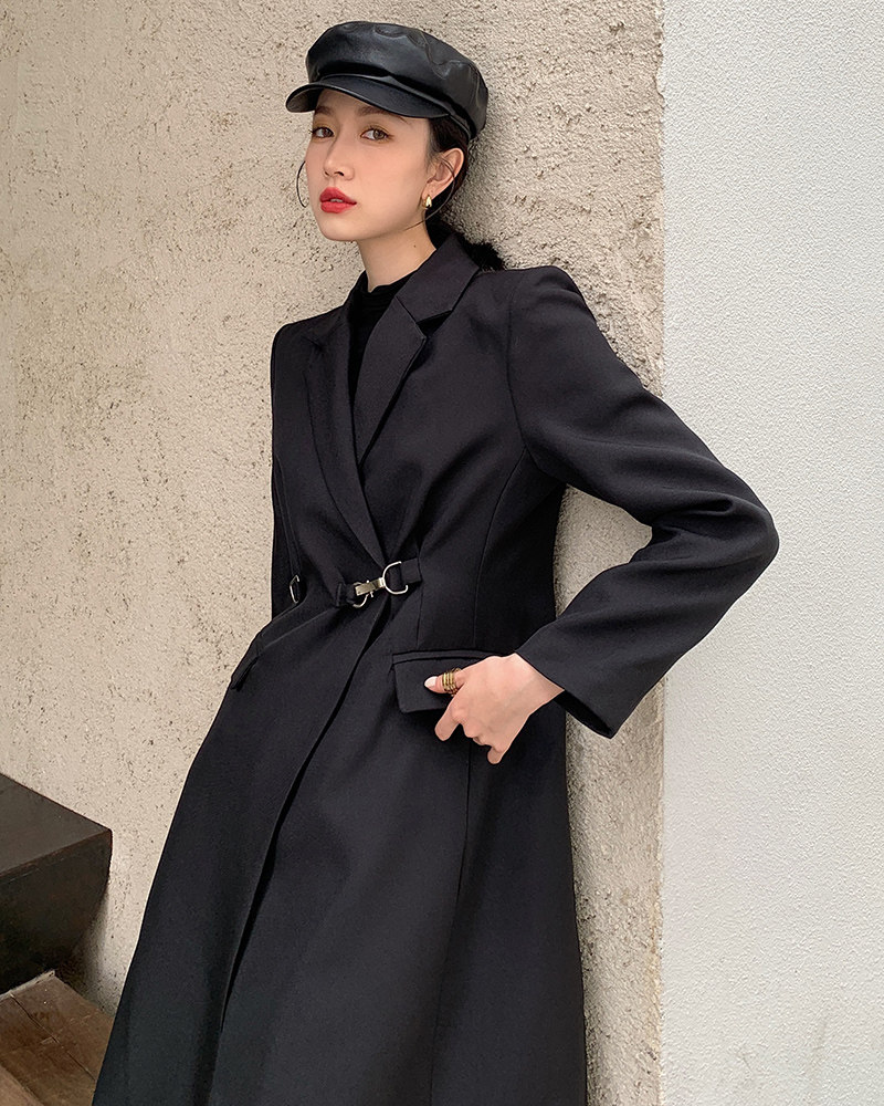 2020秋新款小众西装外套金属扣子垫肩修身大衣女过膝长款风衣夹棉