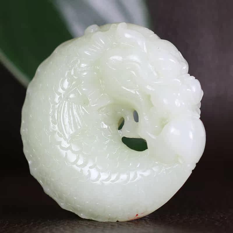 省级玉雕大师王栋作品和田玉白玉龙挂件重80.019克