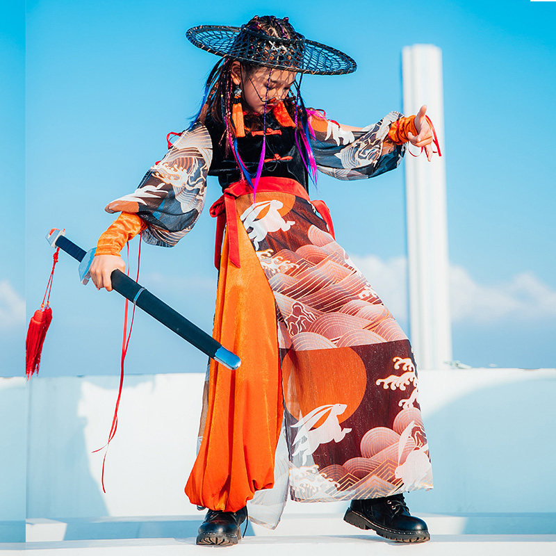 t台走秀女童国潮风