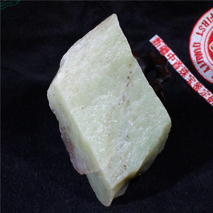 和田玉且末山料原石